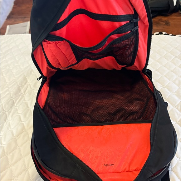 Lululemon black 3️⃣ full size section backpack with more pockets than ever🎒🖤 - Picture 4 of 10